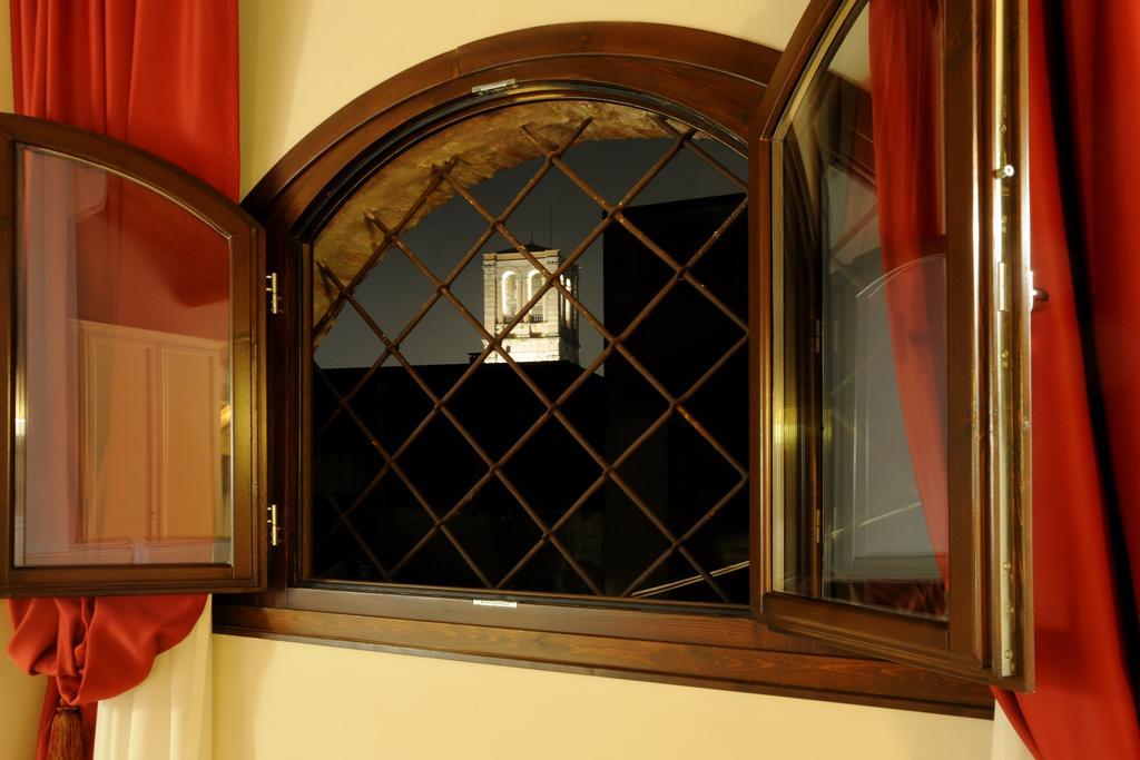 Honey Rooms Ferrara Room photo