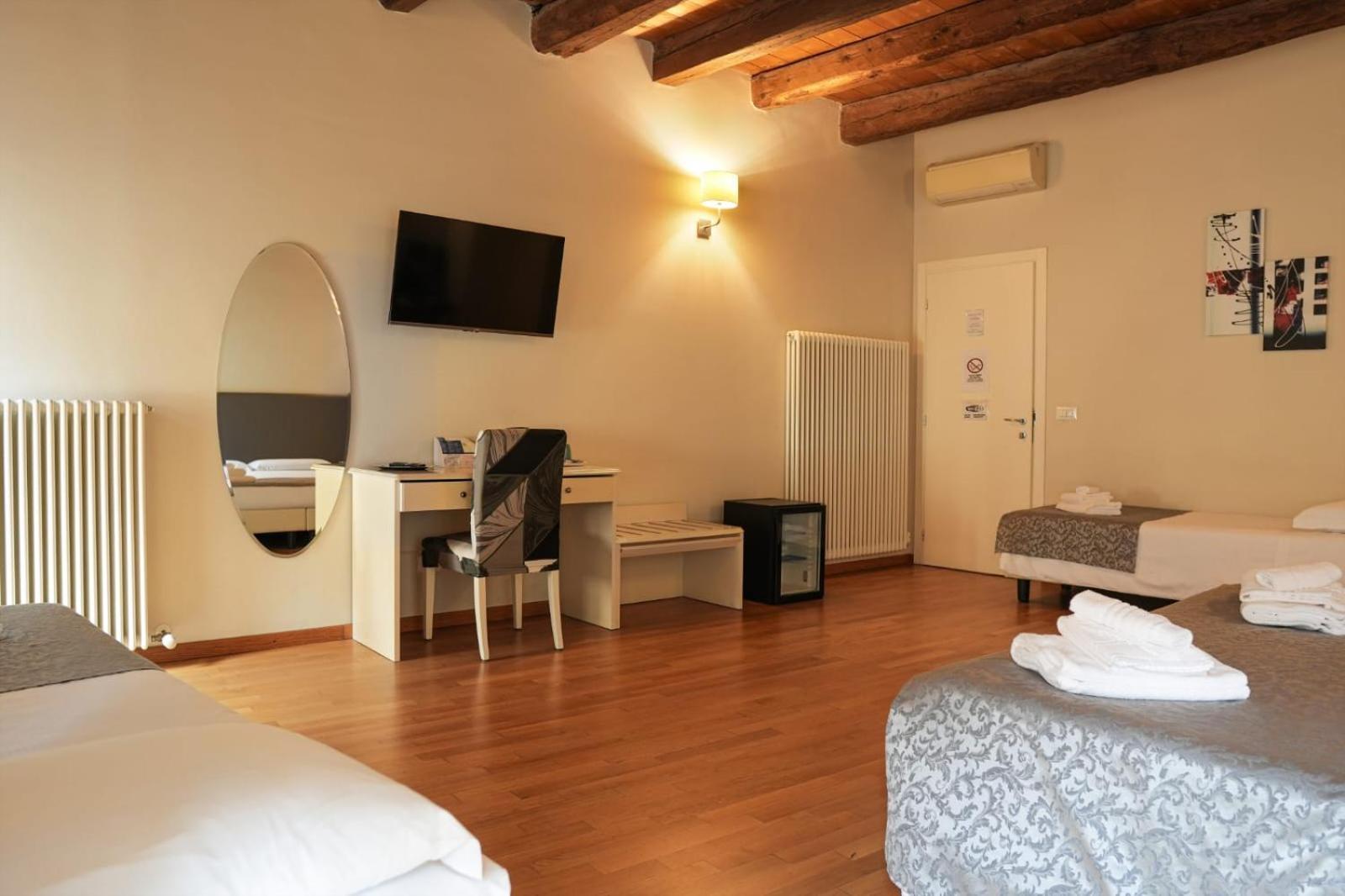 Honey Rooms Ferrara Exterior photo
