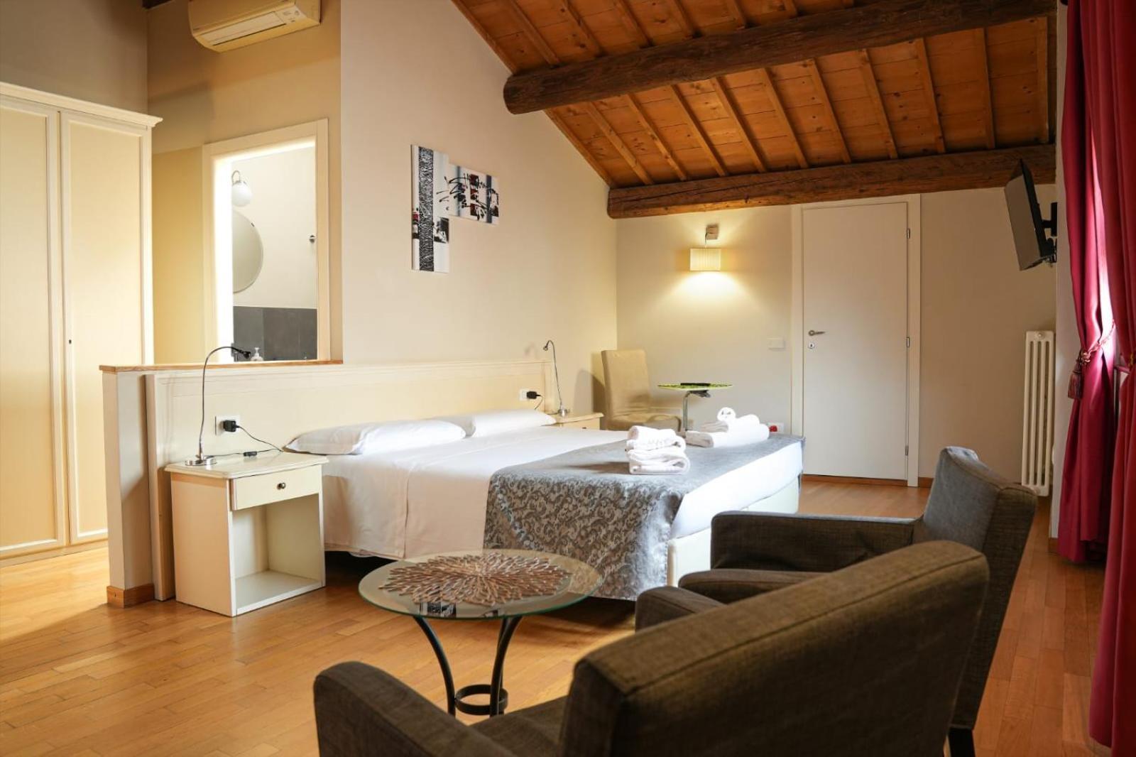 Honey Rooms Ferrara Exterior photo