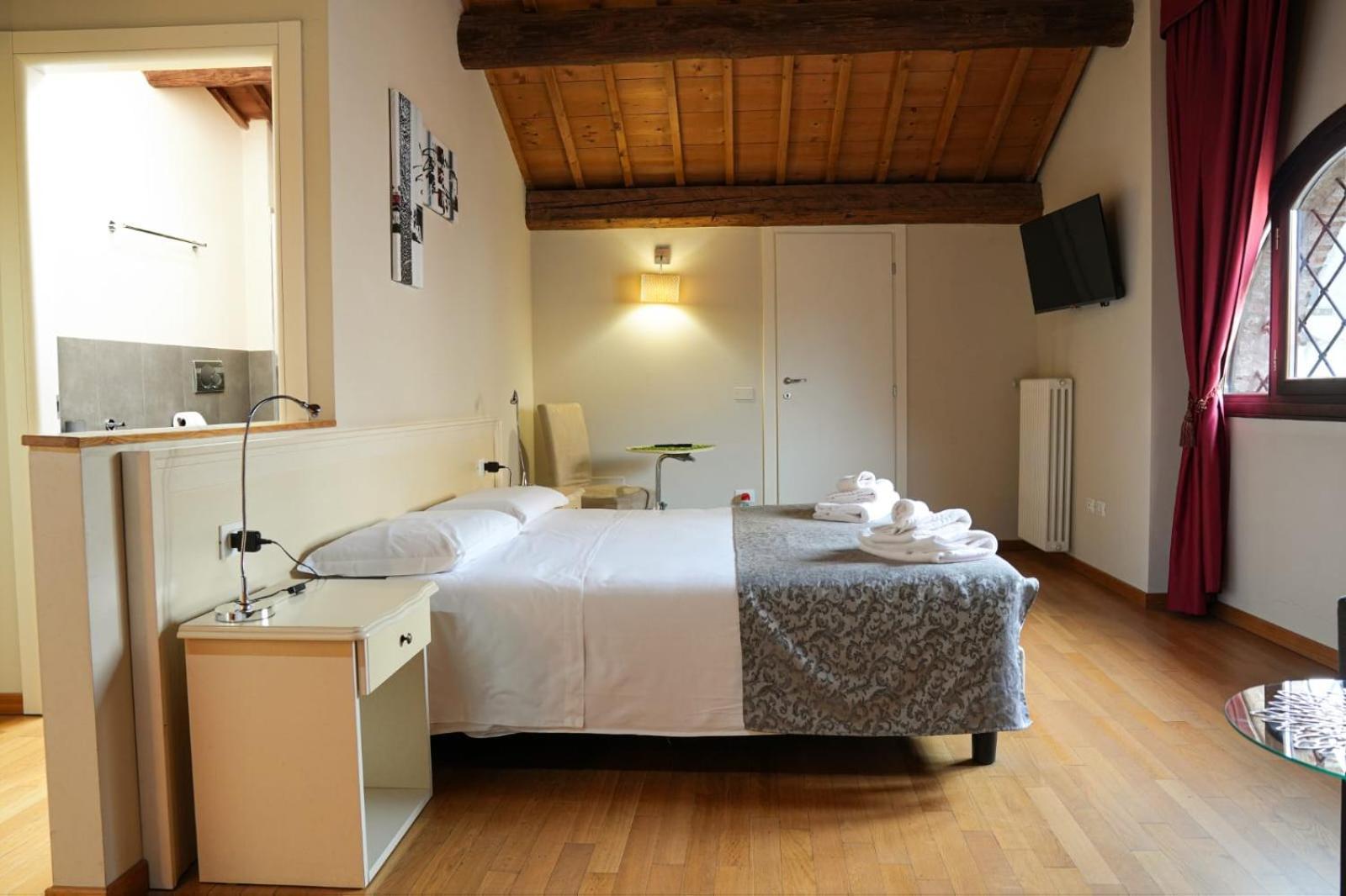 Honey Rooms Ferrara Exterior photo